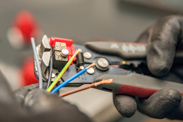 Professional Electrician in Ainaloa, HI